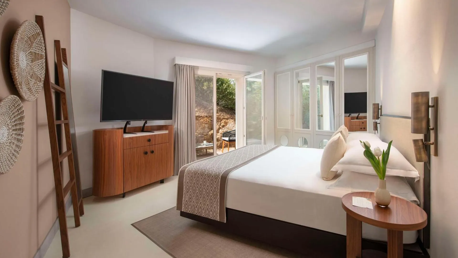 *****  Baia Di Chia Resort Sardinia, Curio Collection By Hilton Itália